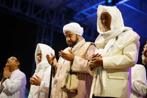 Kisah Imam Ahmad Menghormati Ulama Saleh