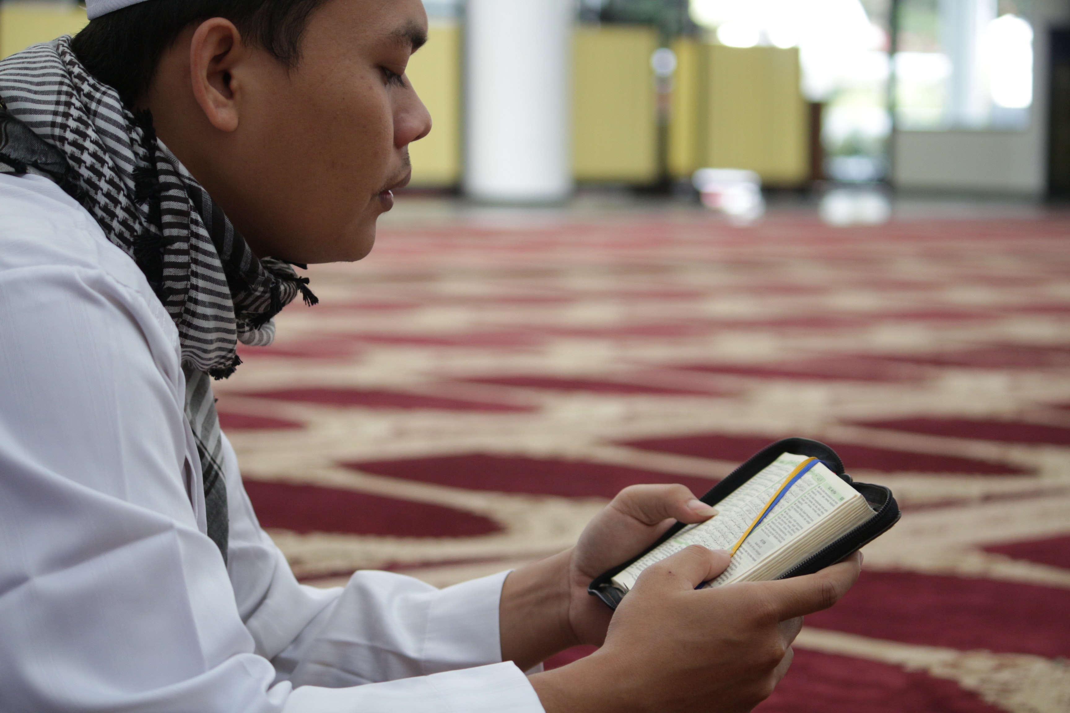 Hukum dan Tata Cara Membaca Isti’adzah dan Basmalah