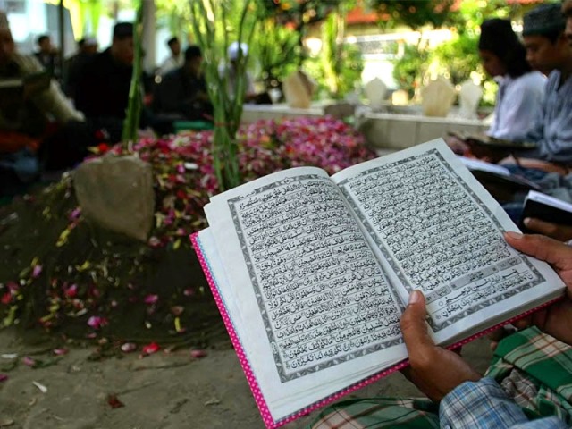 Sayyid Muhammad Bin Alawi Al-Maliki: Membaca Al-Qur'an di Kuburan Bukan Bid'ah