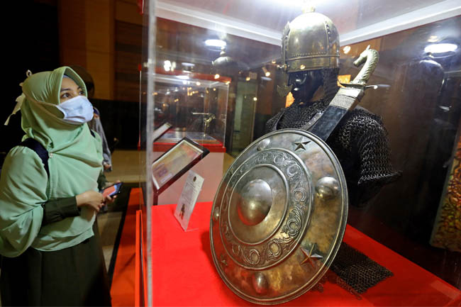 Kenapa Rasulullah menggadaikan baju perangnya kepada Yahudi?