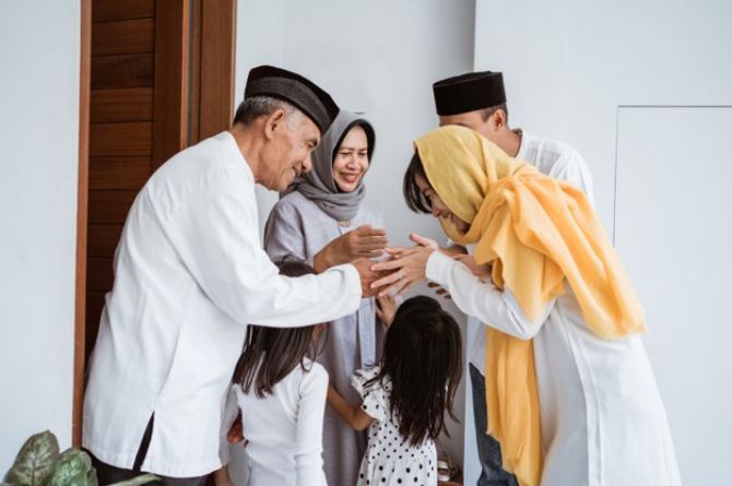 Menggali makna tasawuf dalam sungkeman saat Hari Raya Idul Fitri
